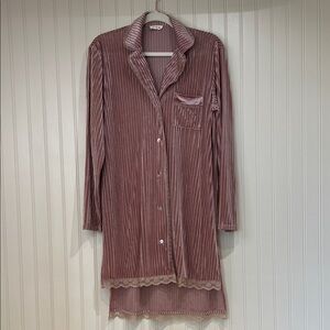POL Lace button down velvety high low Sleep Shirt NWOT